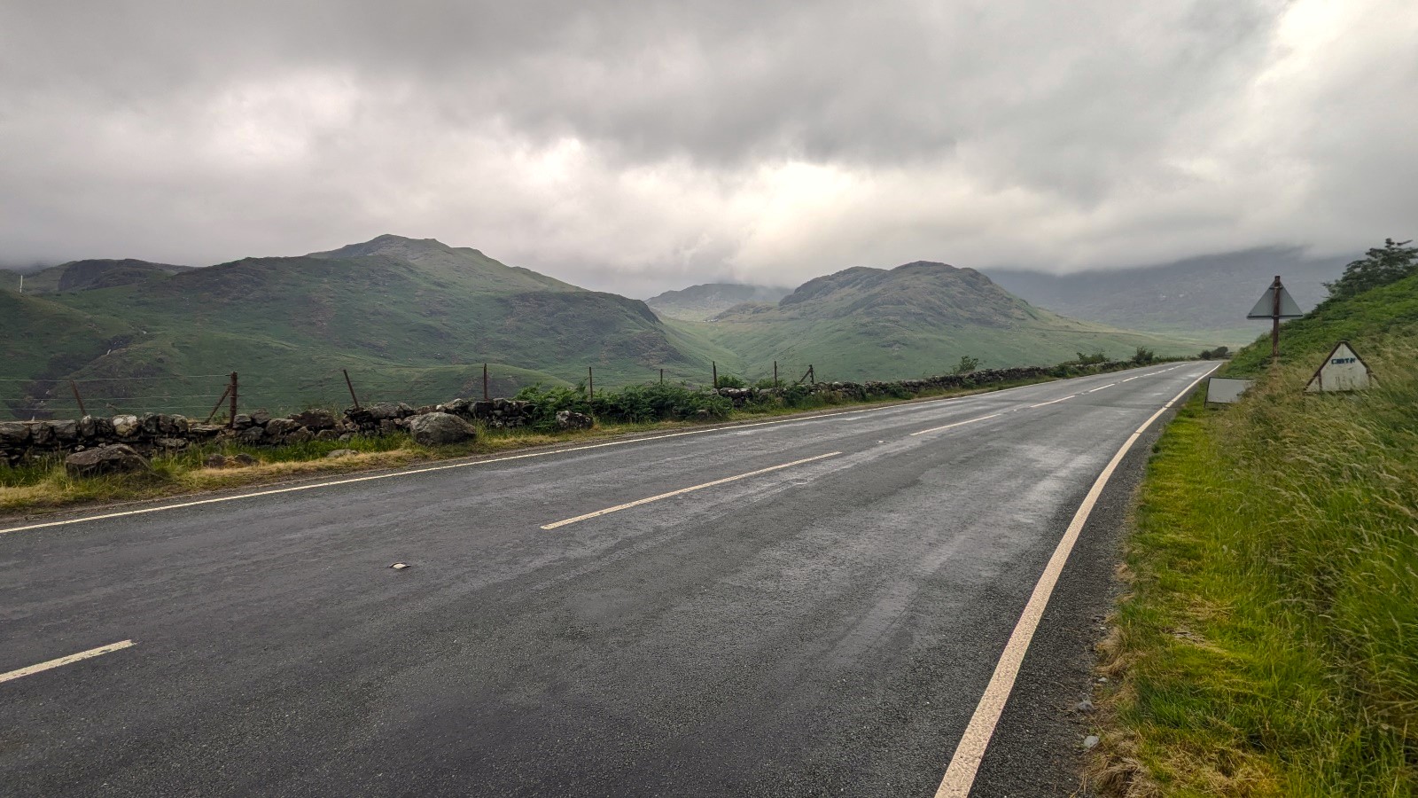 Snowdonia-road-trip-moto-angleterre-basalt-wales-tour