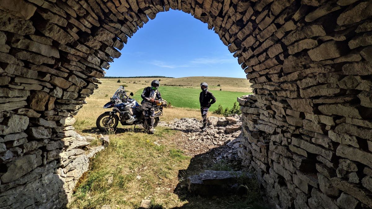 Bergerie-raid-moto-lozere