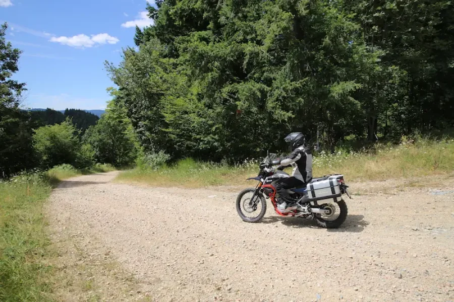 Amada-Aventure-Voyage-Louzero-Moto-Enduro