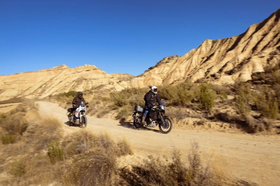 moto-raid-rando-moto-trail-bardenas-10-768x512-1