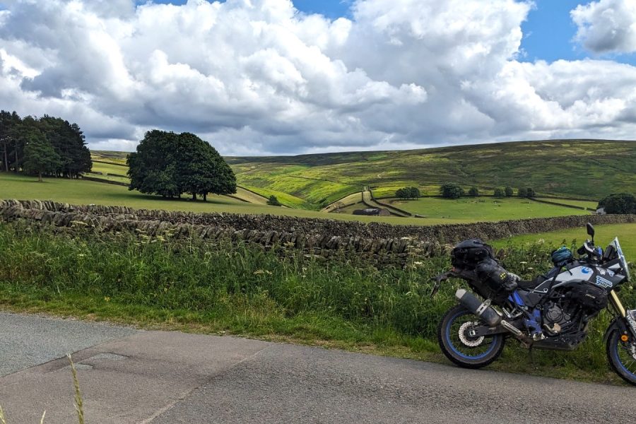 collines-galloises-road-trip-moto-angleterre-basalt-wales-tour